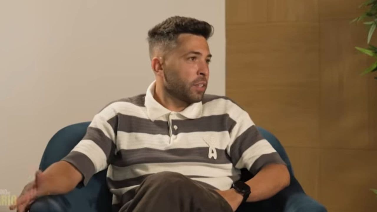 Entrevista a un jugador en un sofá