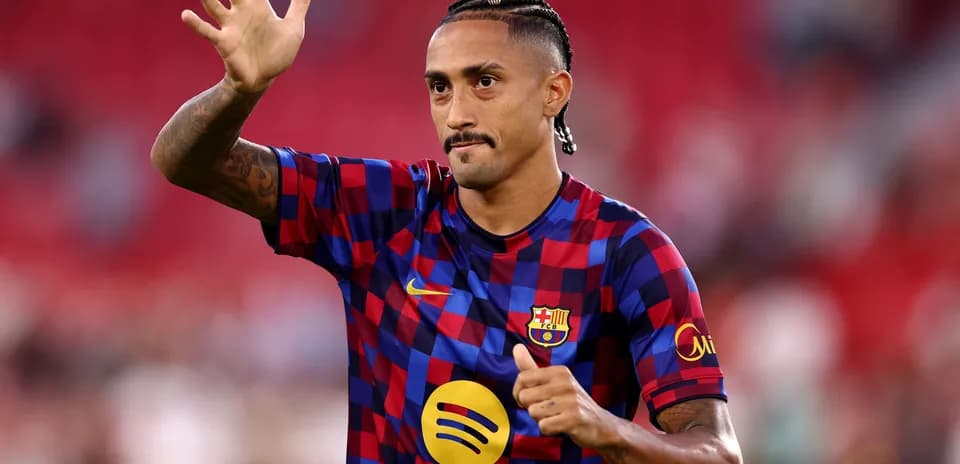 Jugador de Barcelona saludando a la afición