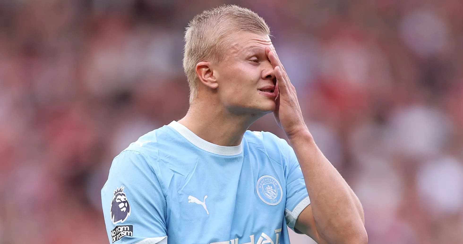 Jugador de Manchester City con expresión de frustración