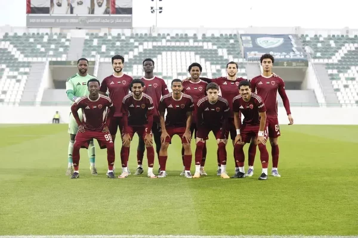 Equipo de Al Wahda U23 en el campo