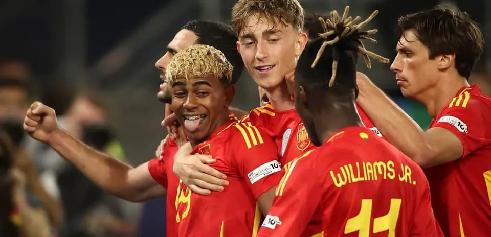 Jugadores de España celebrando un gol en partido