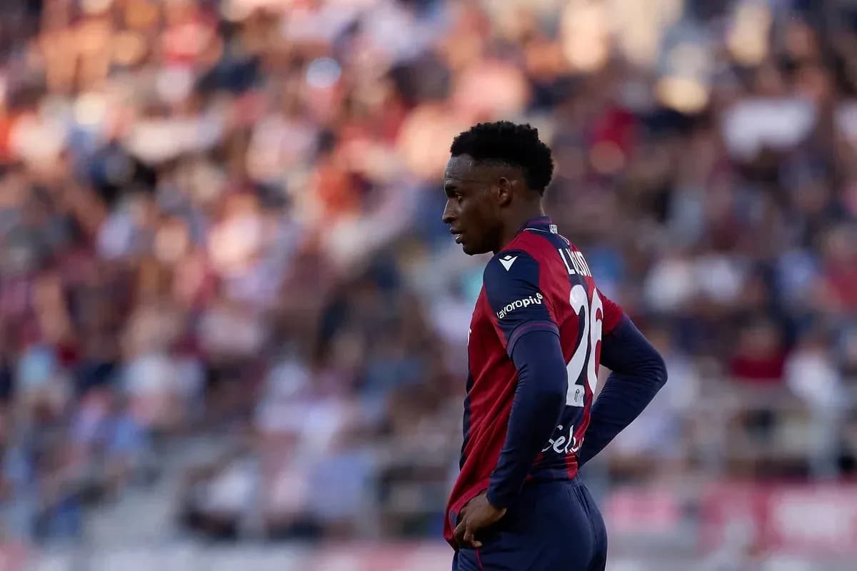 Jugador de Levante en el campo durante el partido