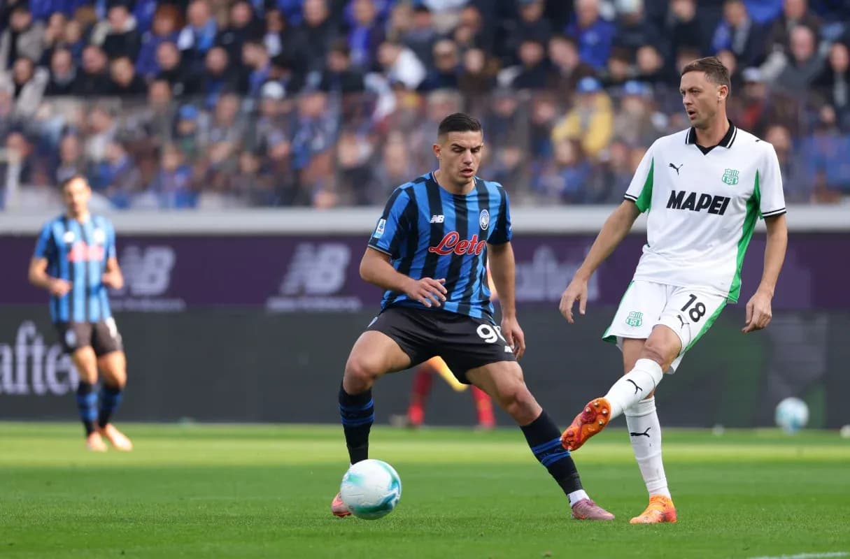 Jugador de Atalanta en acción durante el partido