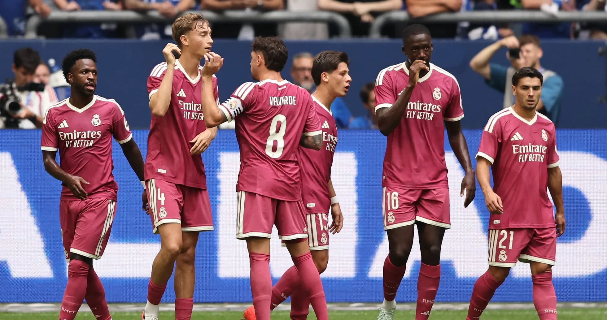 Jugadores de Real Madrid celebrando un gol en el partido