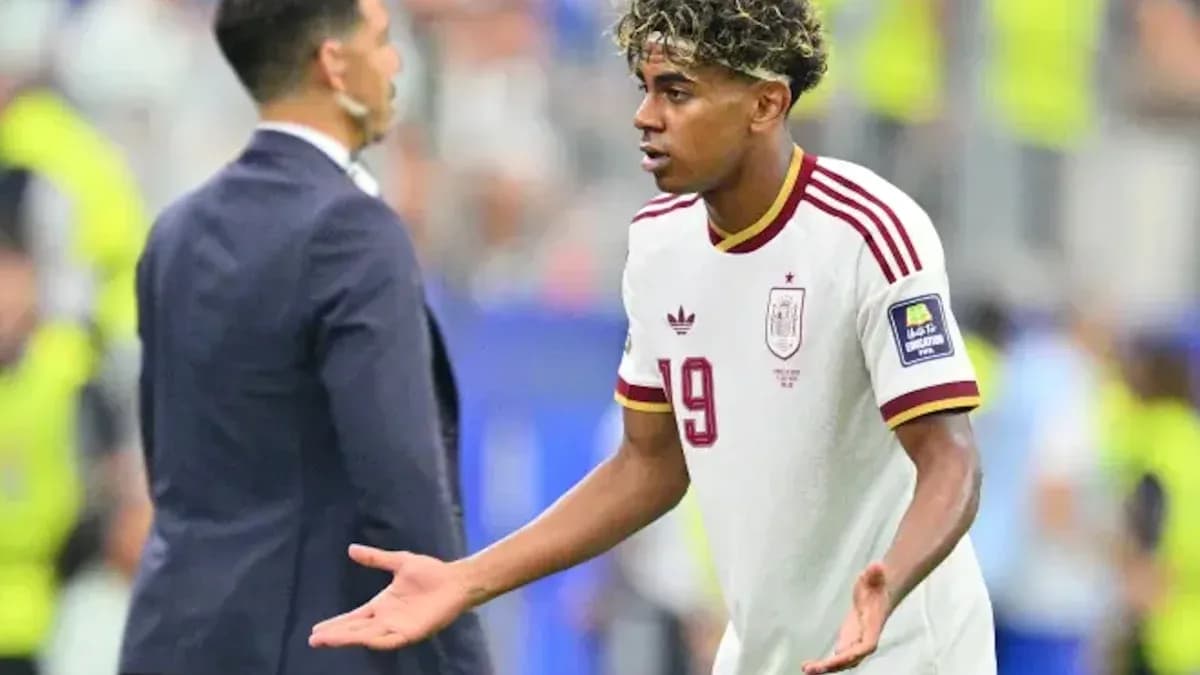 Jugador de España discutiendo con entrenador en partido