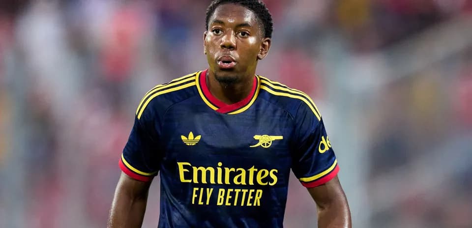 Jugador de Arsenal en acción durante el partido