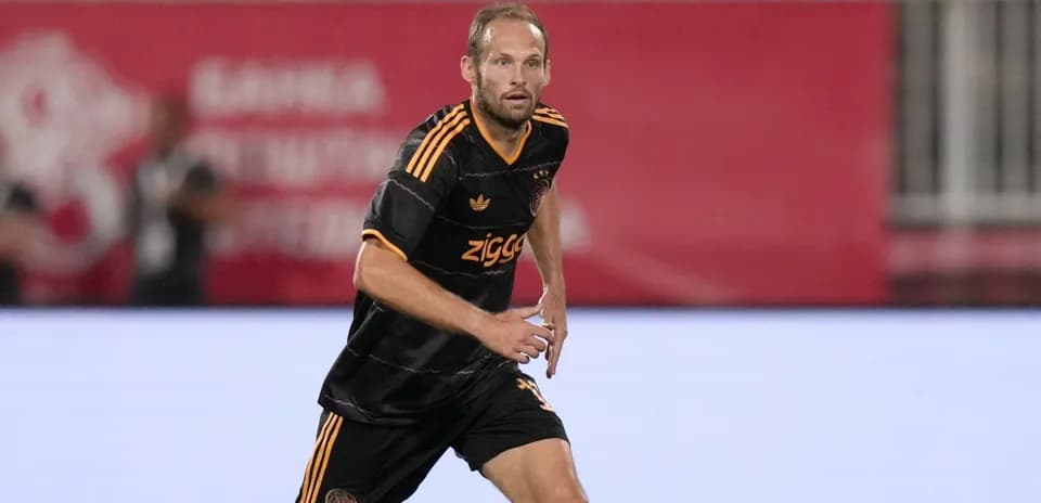 Jugador de Ajax corriendo en el campo de juego