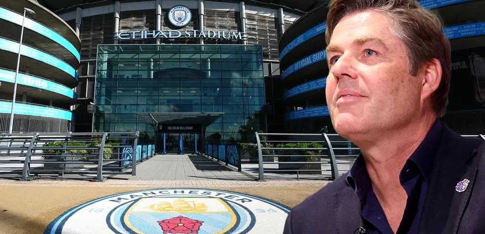 Exterior del Etihad Stadium con el logotipo de Manchester City