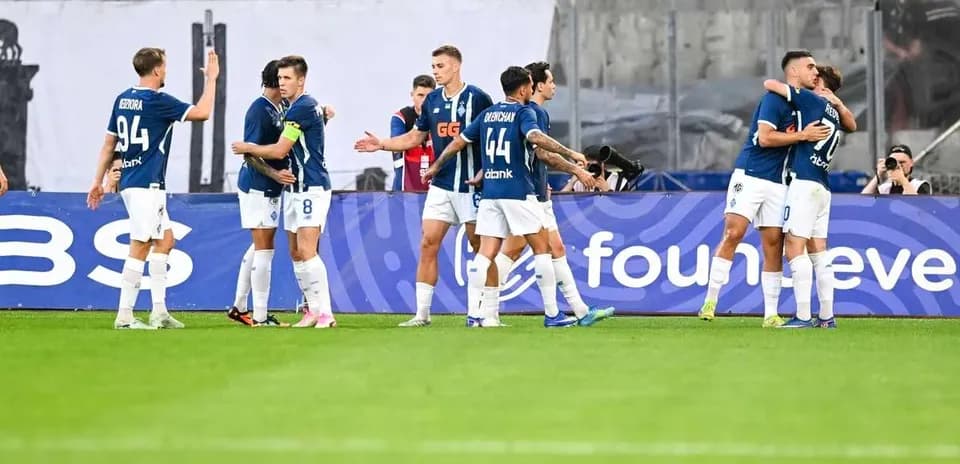 Jugadores de Dynamo Kyiv celebrando un gol