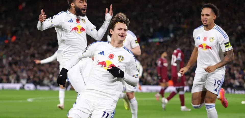 Celebración de un gol de Leeds en el partido