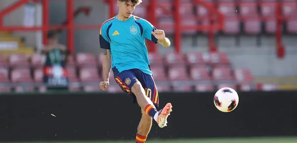 Jugador de España realizando un tiro en entrenamiento