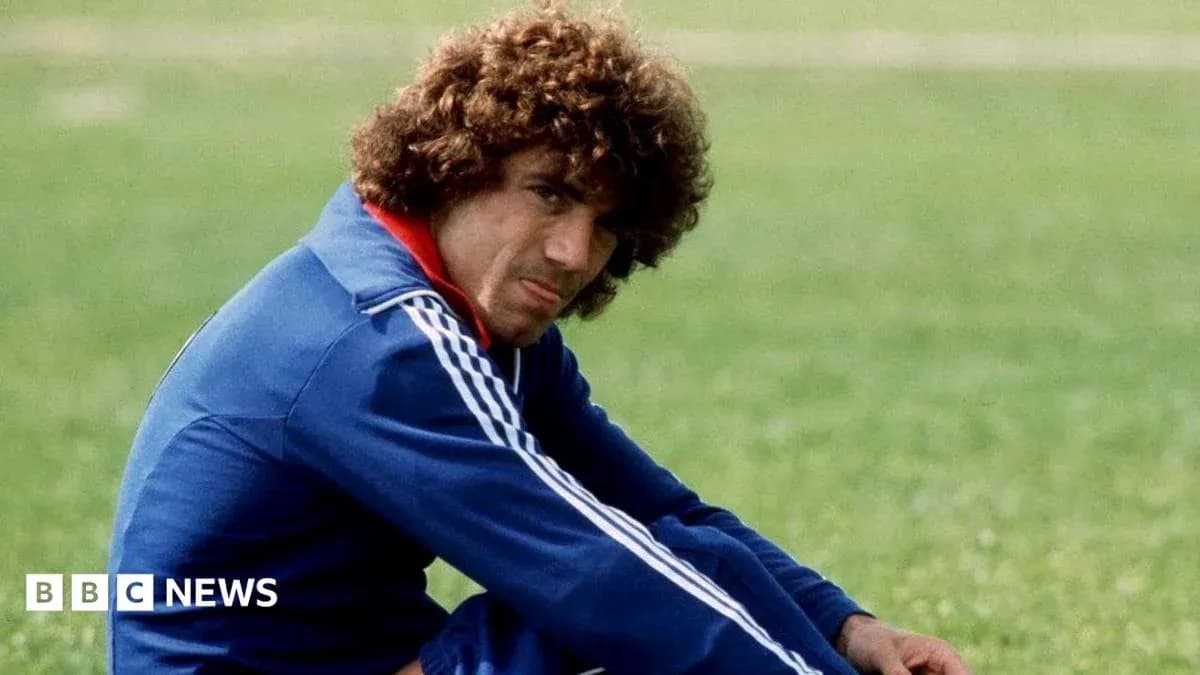 Jugador sentado en el campo de entrenamiento