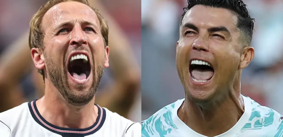 Jugadores celebrando con gritos en el campo