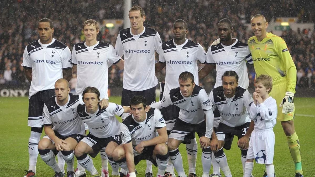 Equipo de Tottenham posando antes del partido