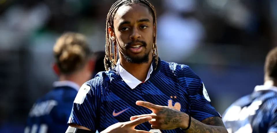Jugador de Francia posando durante calentamiento