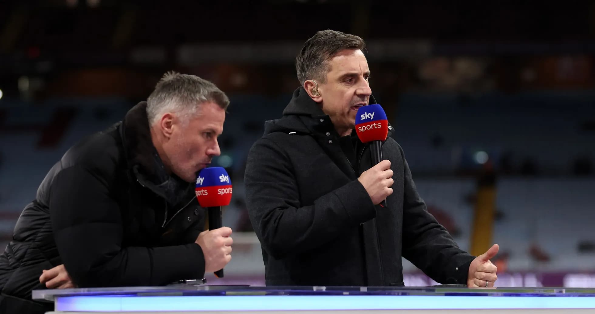 Presentadores de Sky Sports hablando en estudio