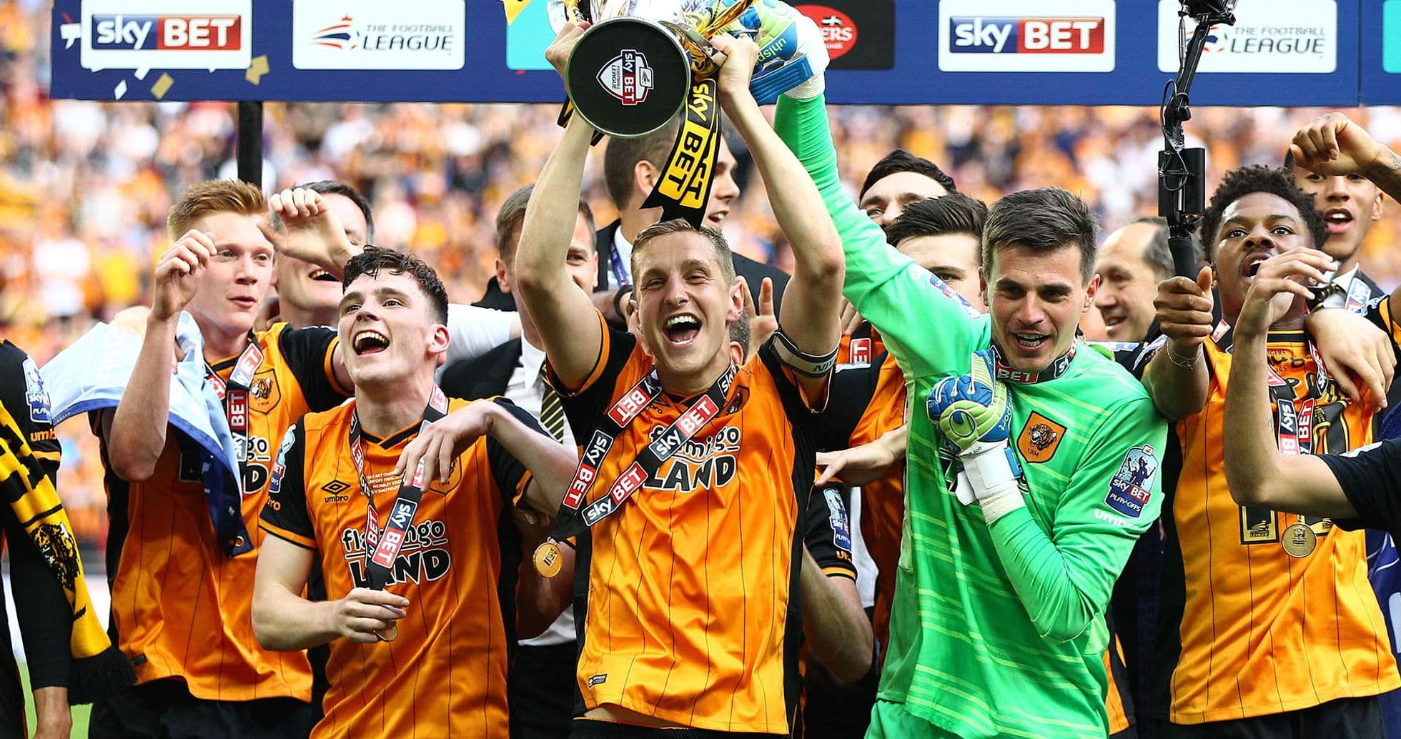 Jugadores de Hull City celebrando un trofeo