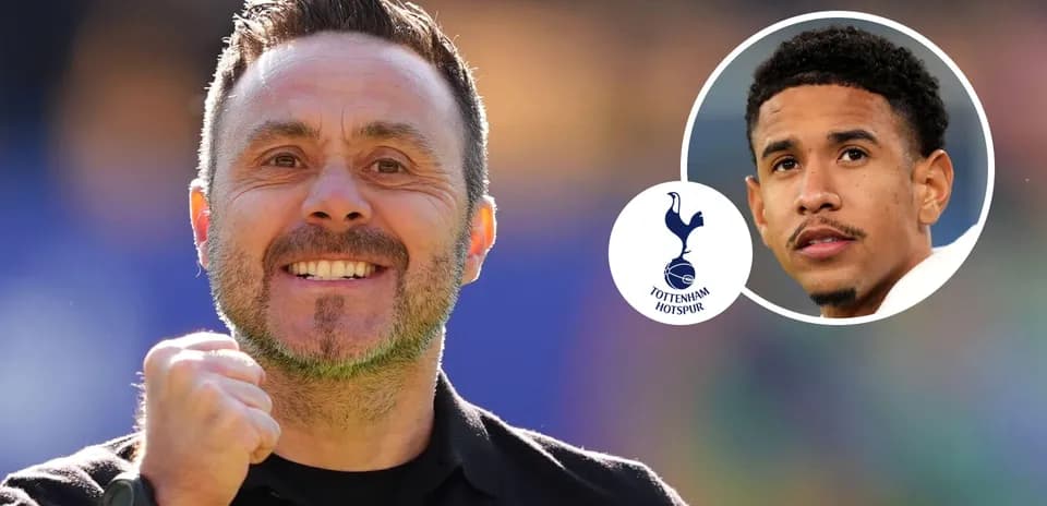 Entrenador sonriente con jugador de Tottenham en fondo