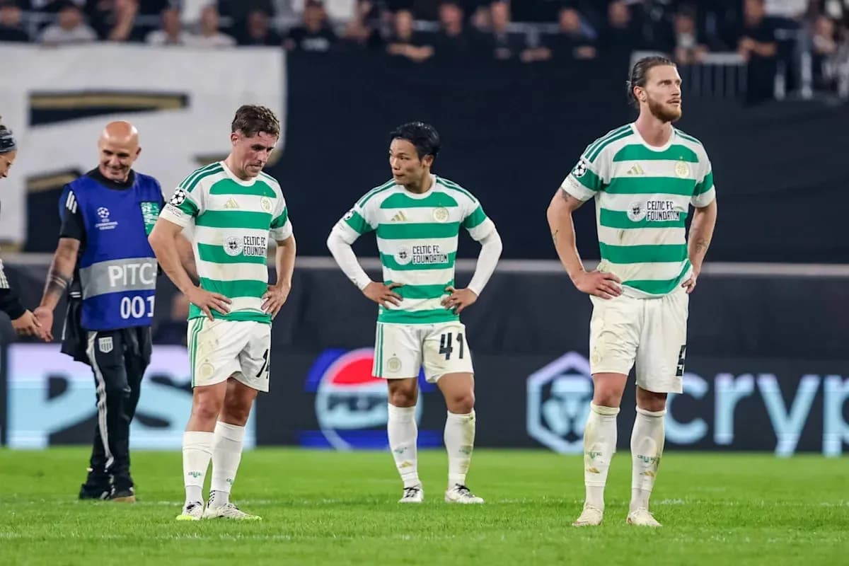 Jugadores de Celtic FC en el campo tras partido