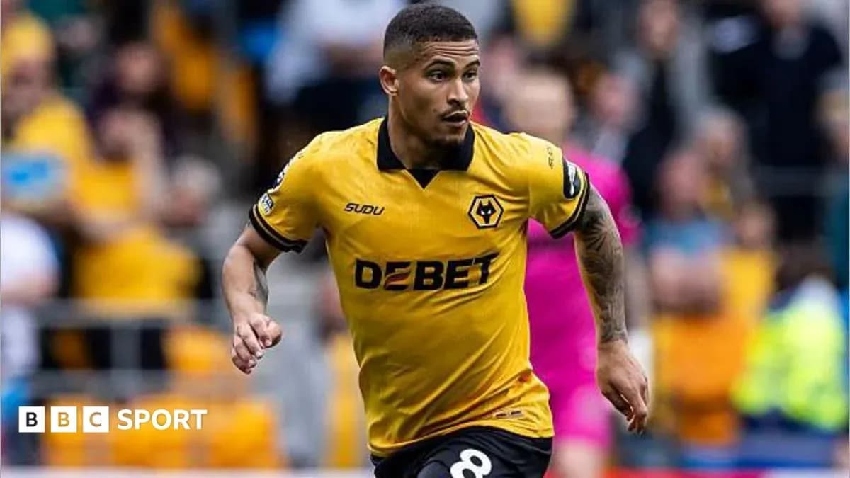Jugador del Wolverhampton corriendo durante un partido