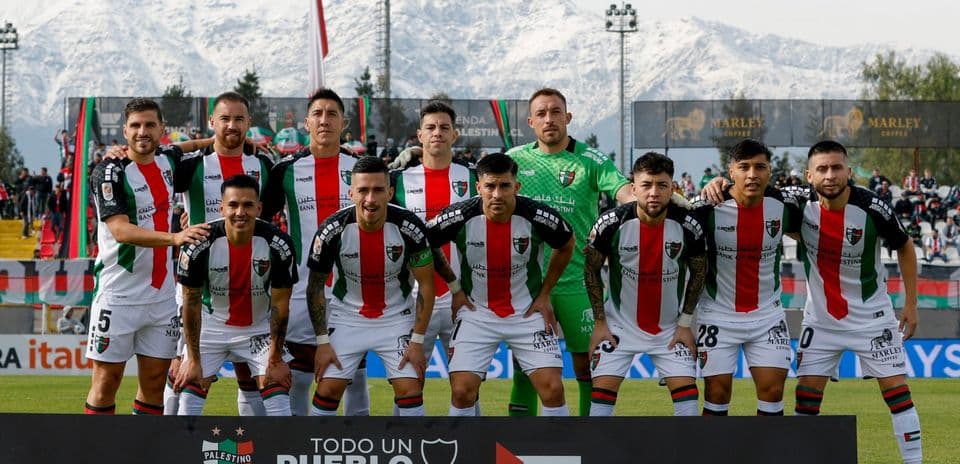 Jugadores de Palestino posando para la foto