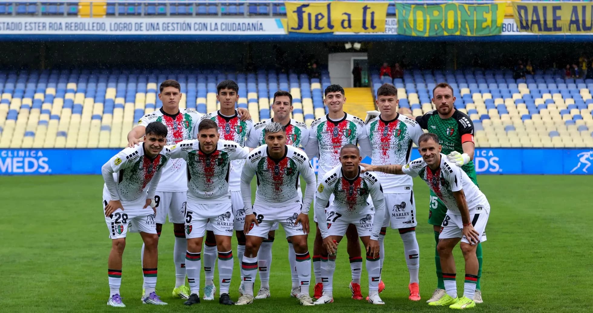 Jugadores de Palestino posando para la foto