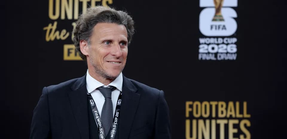 Persona sonriendo en evento del sorteo del Mundial 2026