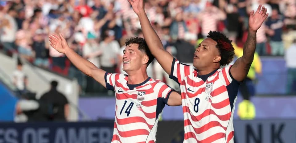 Jugadores de Estados Unidos celebrando un gol