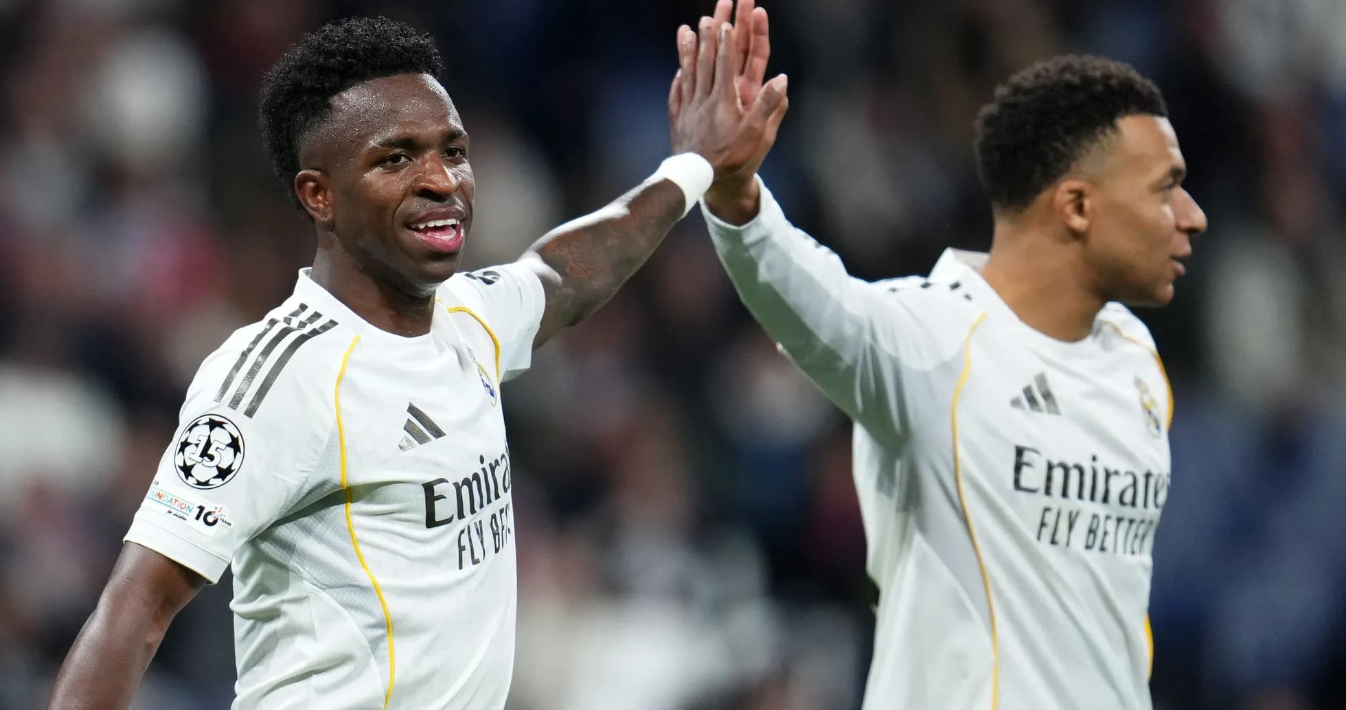 Vinícius Júnior y Kylian Mbappé celebrando juntos