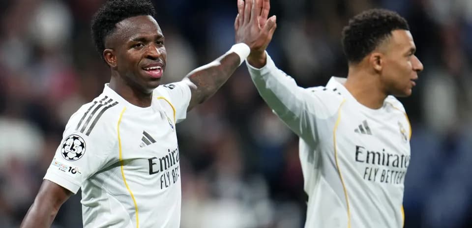 Vinícius Júnior y Kylian Mbappé celebrando juntos