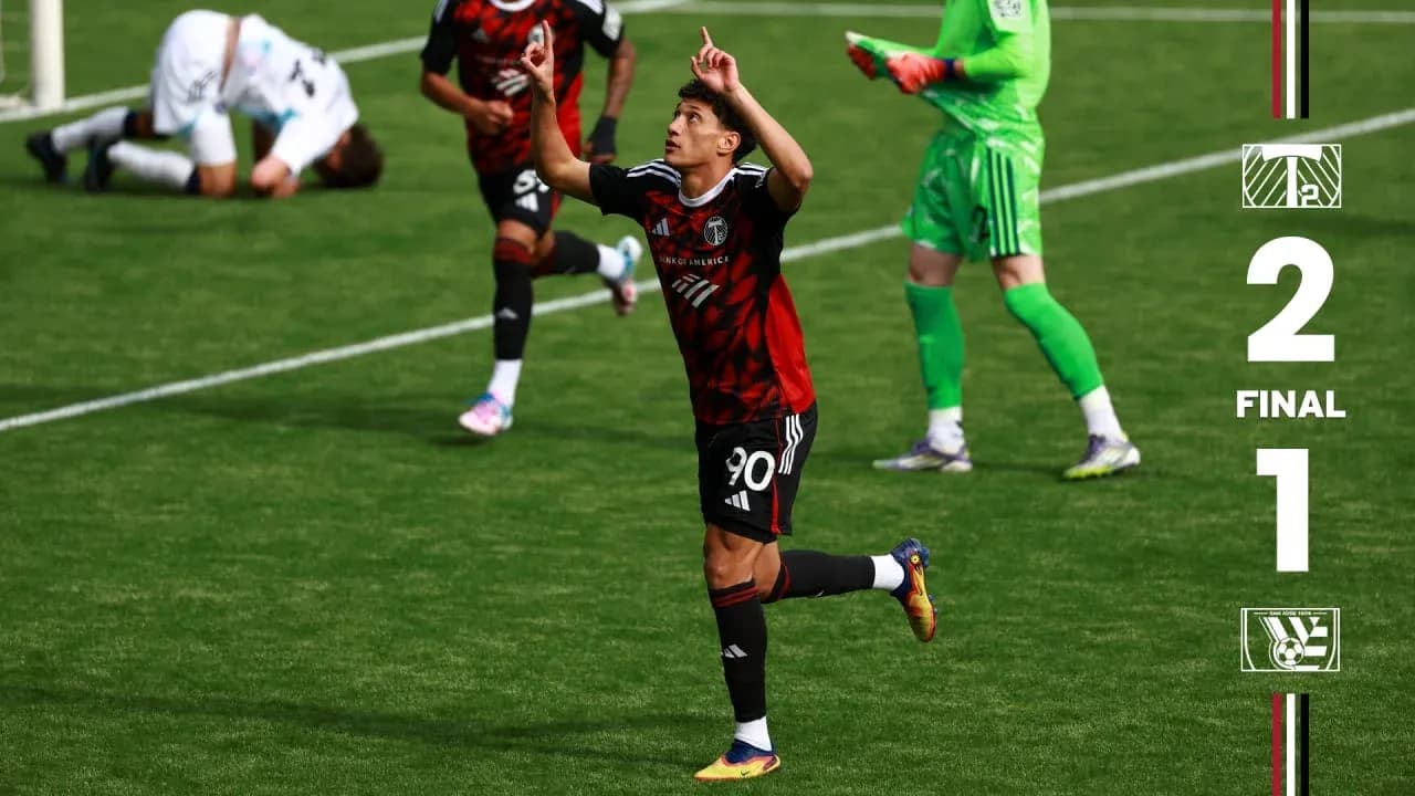 Jugador celebrando un gol en el partido