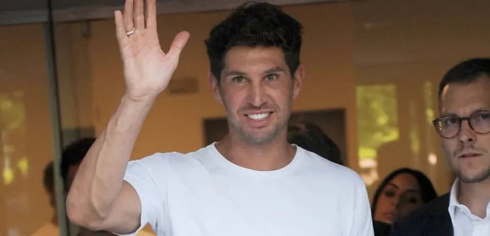 Jugador saludando durante evento público