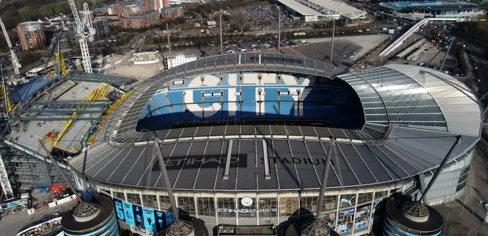 Vista aérea del Estadio Etihad en construcción