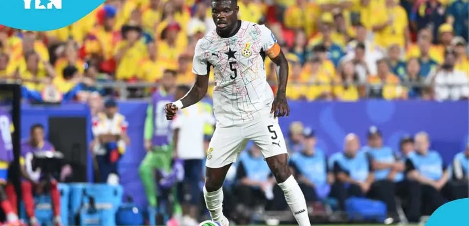 Jugador de Ghana controlando el balón en el partido