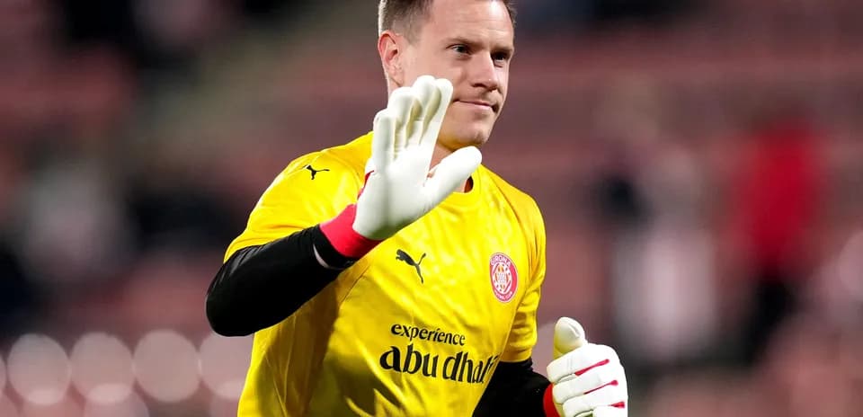 Portero saludando antes del partido con Girona