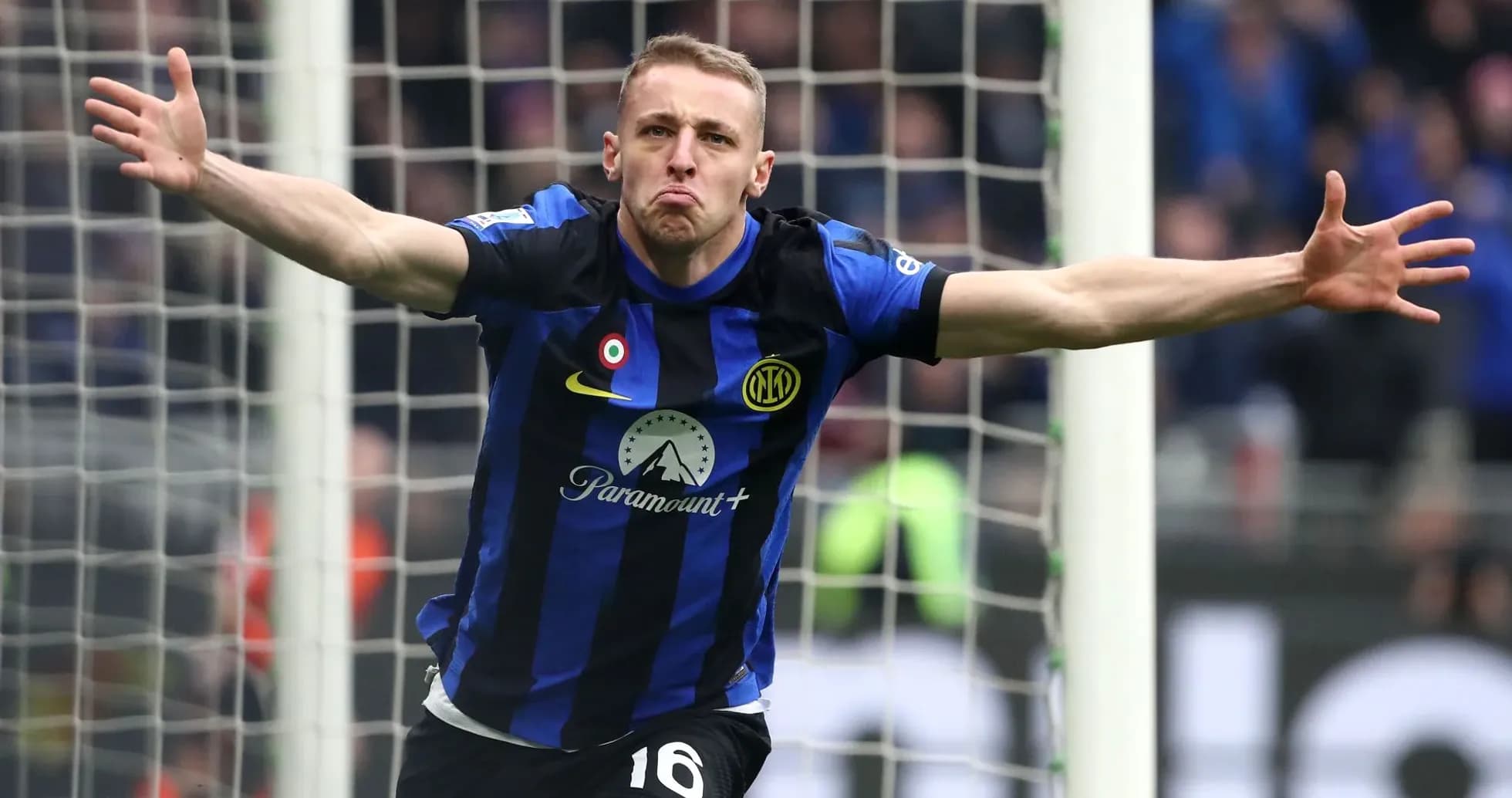 Jugador de Inter celebrando un gol en el estadio