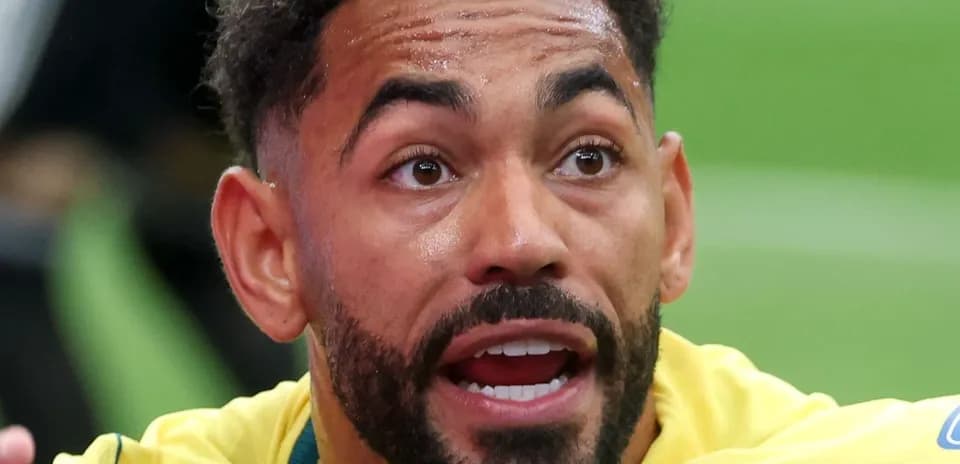 Jugador de fútbol mostrando emoción durante el partido