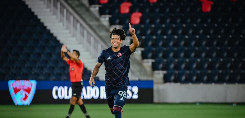 Jugador de Colorado Rapids II celebrando un gol