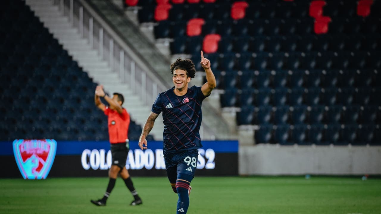 Jugador de Colorado Rapids II celebrando un gol