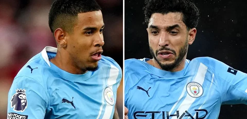 Dos jugadores de Manchester City en acción durante partido