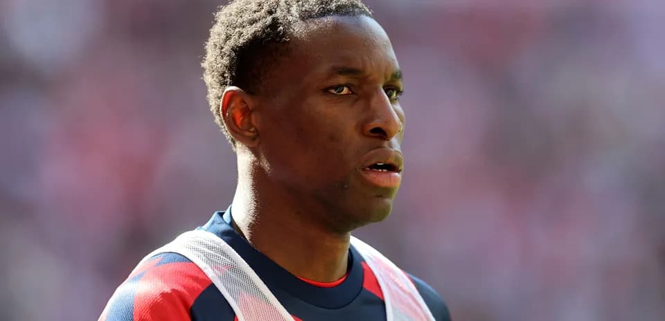 Jugador en el campo antes del partido