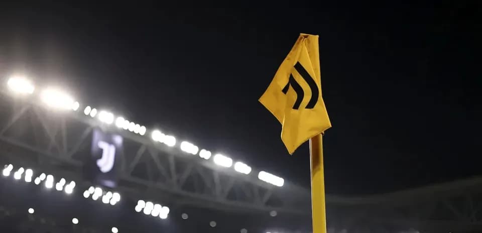 Esquina amarilla con el logo de Juventus