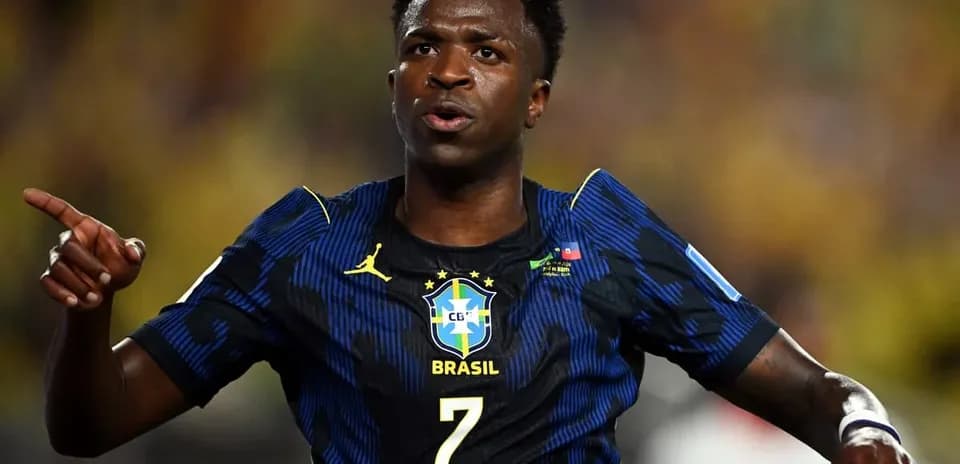 Jugador de Brasil señalando durante un partido