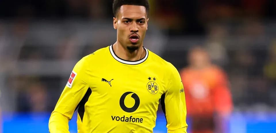 Jugador de Borussia Dortmund en acción durante el partido