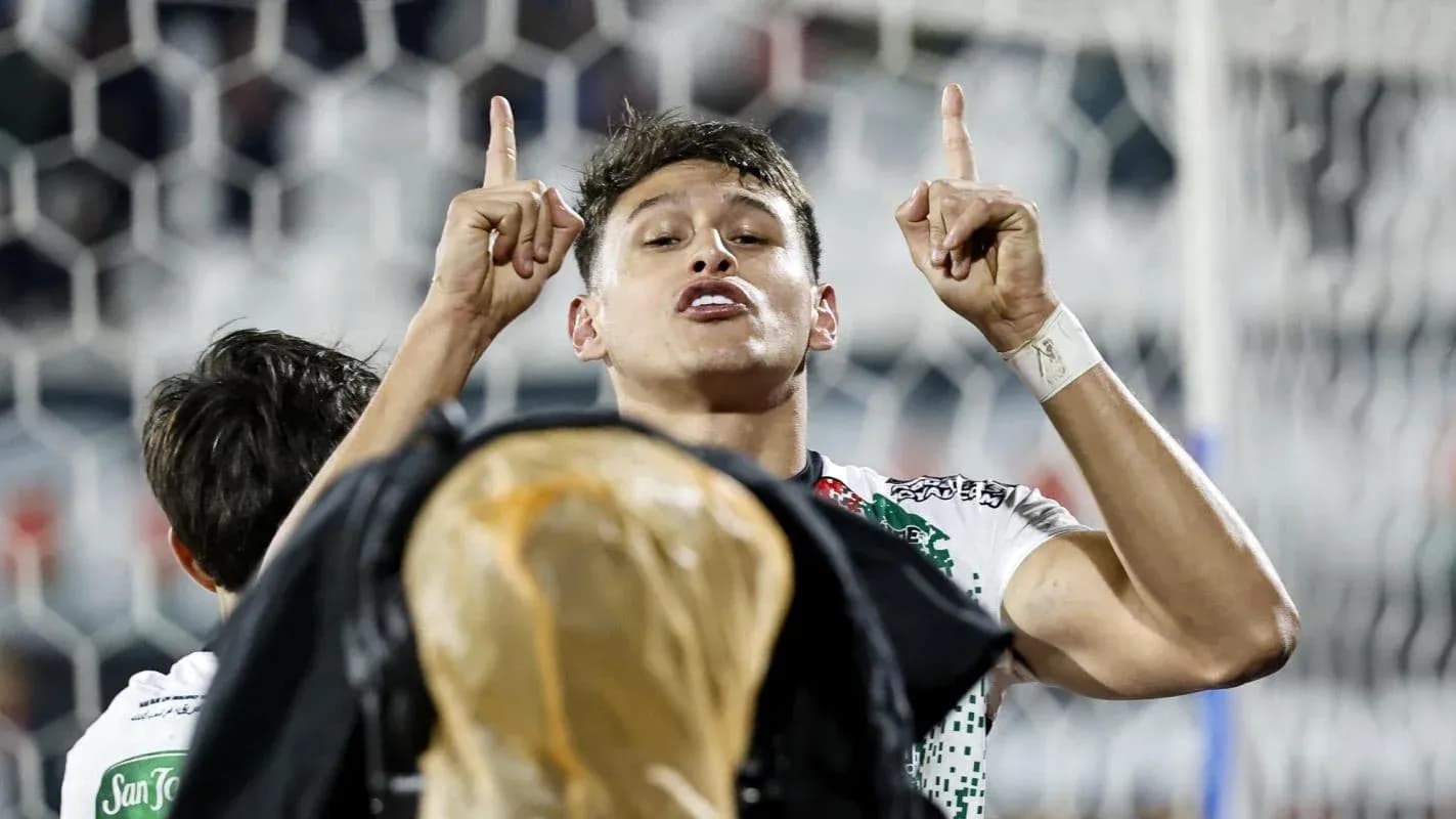 Jugador celebrando un gol en el partido