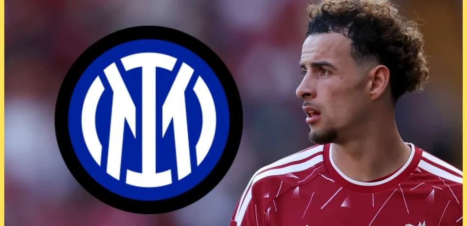 Jugador de Liverpool con logo de Inter de fondo