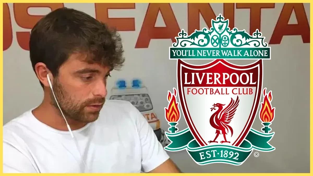 Hombre con auriculares y escudo de Liverpool FC