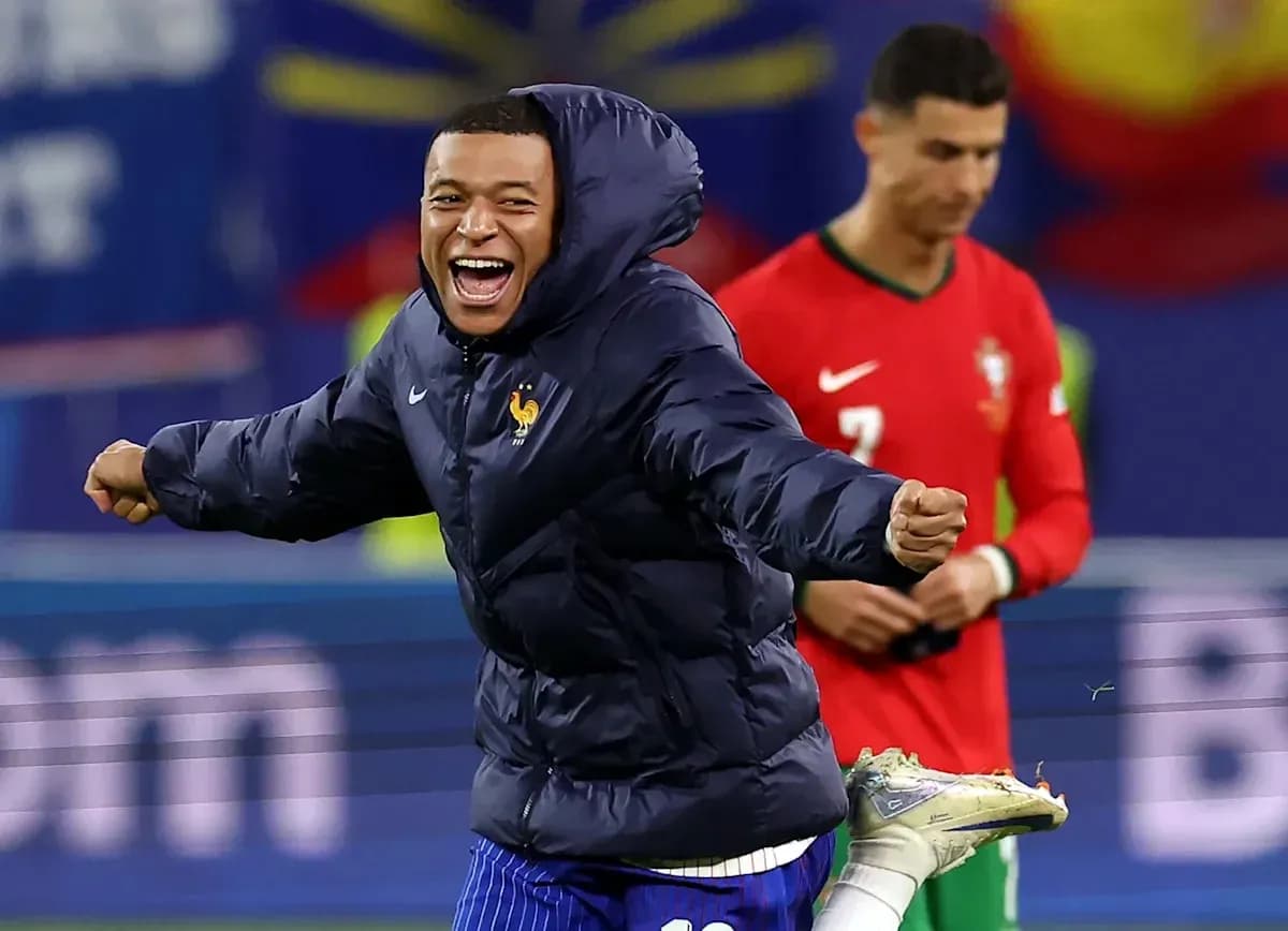 Jugador de Francia celebrando en el campo de juego