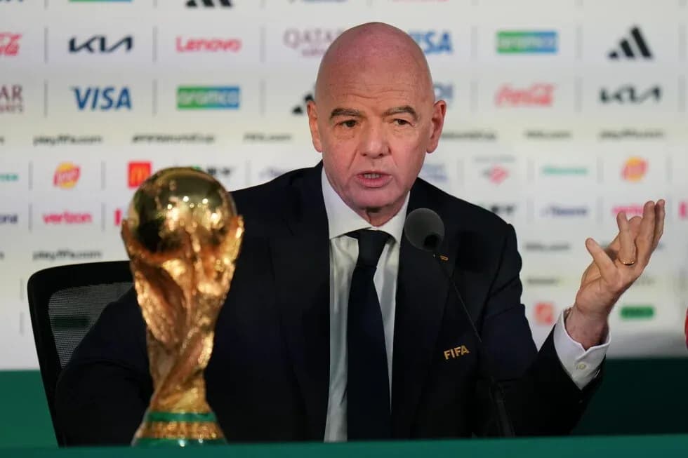 Gianni Infantino hablando en conferencia de prensa