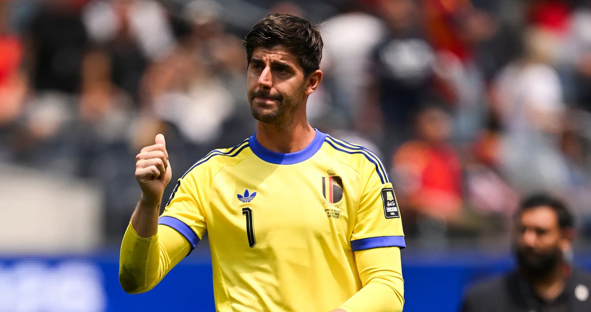 Portero belga en acción durante el partido